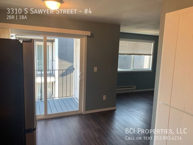 Building Photo - Beautiful remodeled 2 bedroom apartment co...