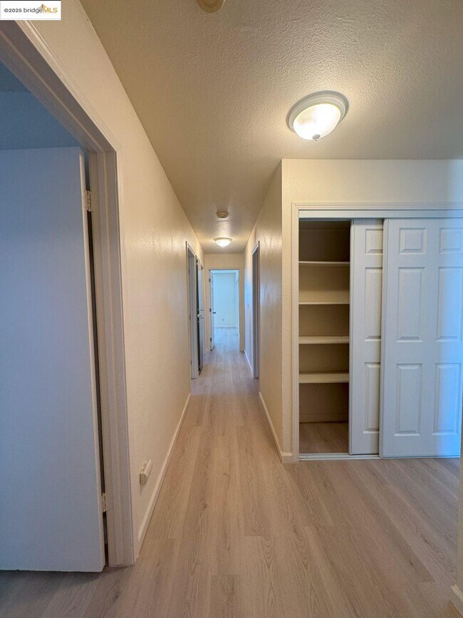 Building Photo - 3323 Blythe Dr