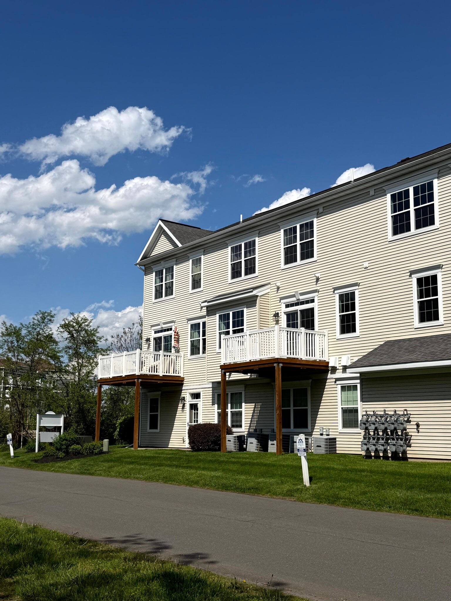 Building Photo - 1204 Admirals Walk Dr