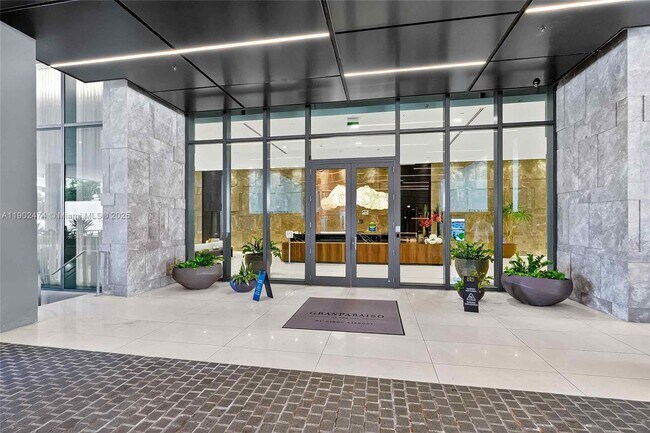 Building Photo - 480 NE 31st St