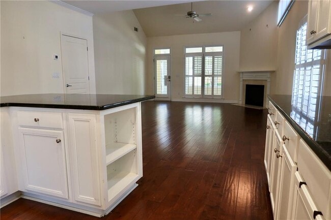 Building Photo - 515 Village Arbor Park NW