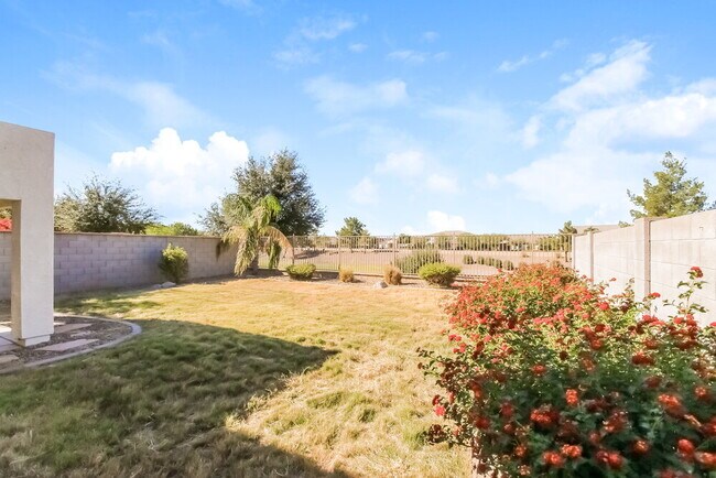 Building Photo - 2634 S Southwind Dr