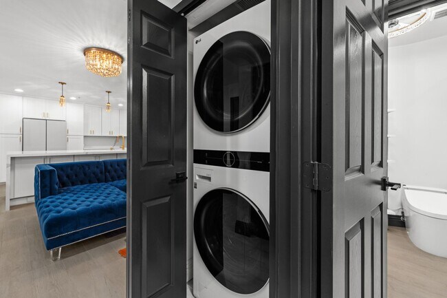 Building Photo - Stunning & fully upgraded 1BR/1BA residence in the heart of Little Italy