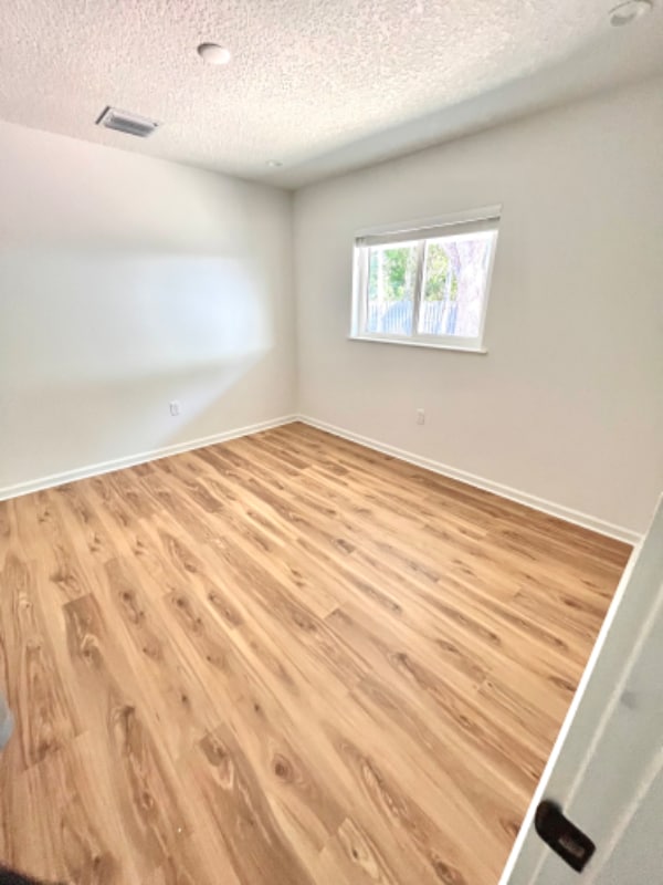 Building Photo - 615 Azalea Ln