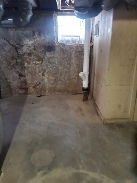 Building Photo - 1378 E 94th St