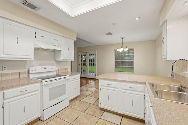 Building Photo - 423 Pickford Dr