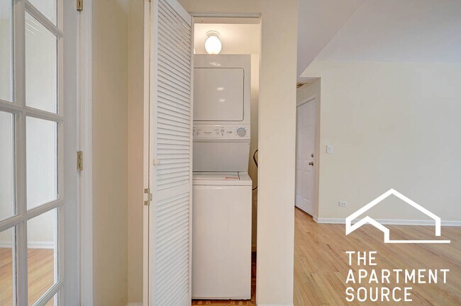 Building Photo - 2553 W Ardmore Ave