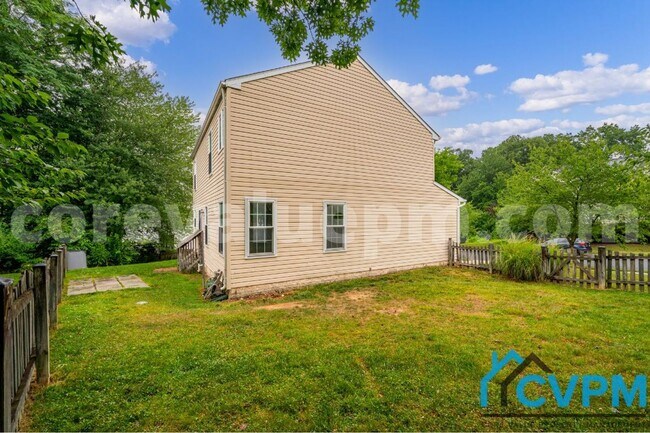 Building Photo - 1321 Treasure Dr