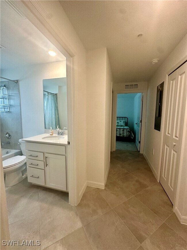 Building Photo - 15265 Grn Acrs Ave