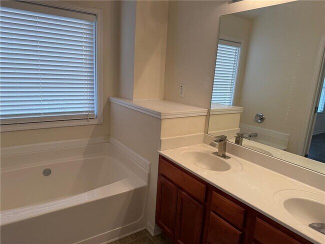 Building Photo - 3669 Chicago St NW