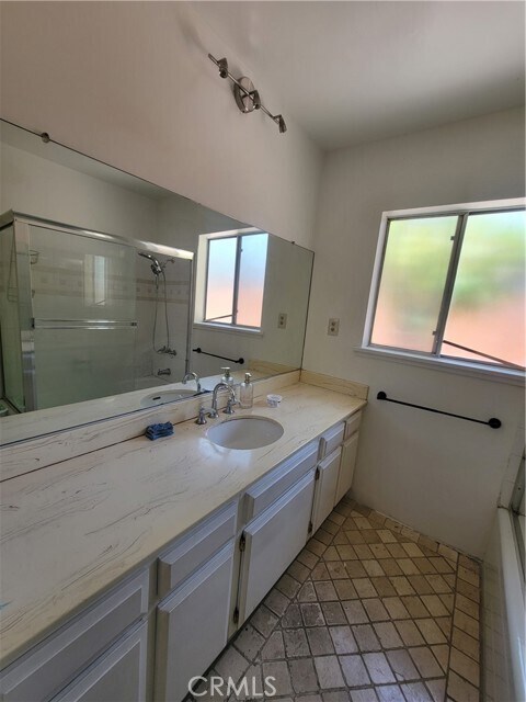 Building Photo - 2511 Florentina Ave