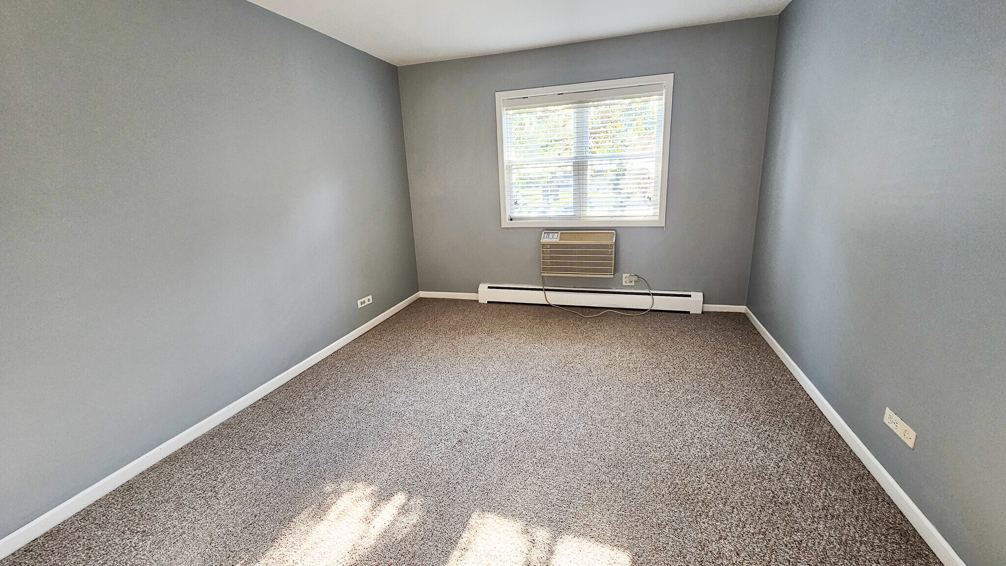 Main Bedroom - 110 N Lincoln Ln