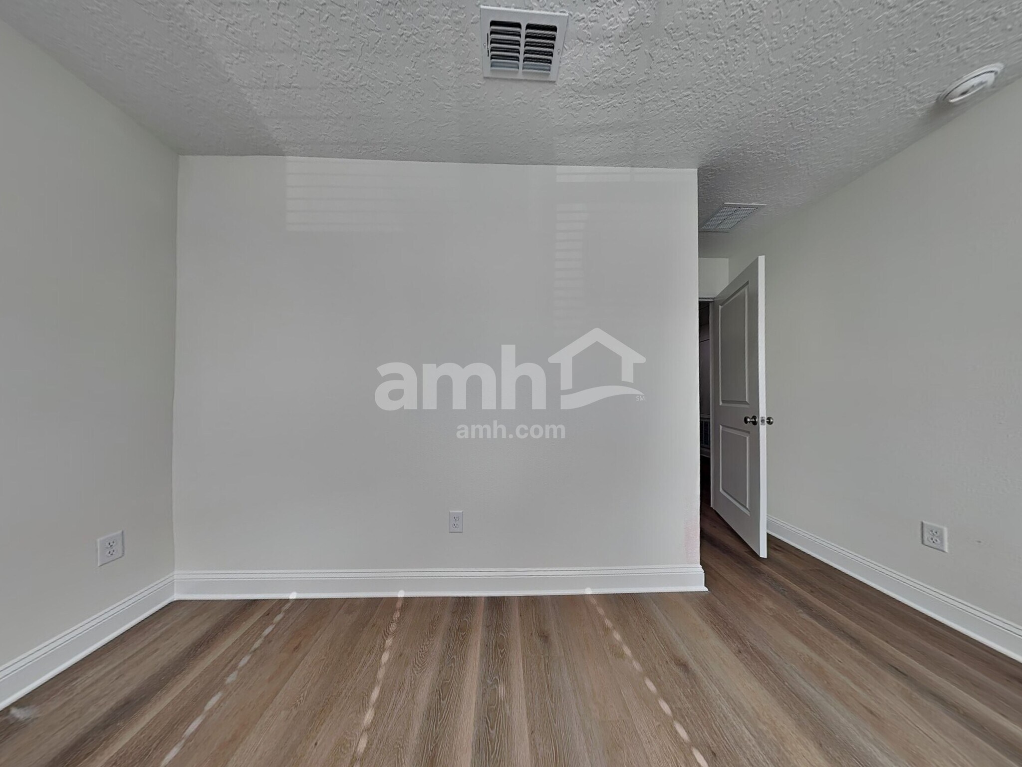 Building Photo - 11440 Bay Hl Cir