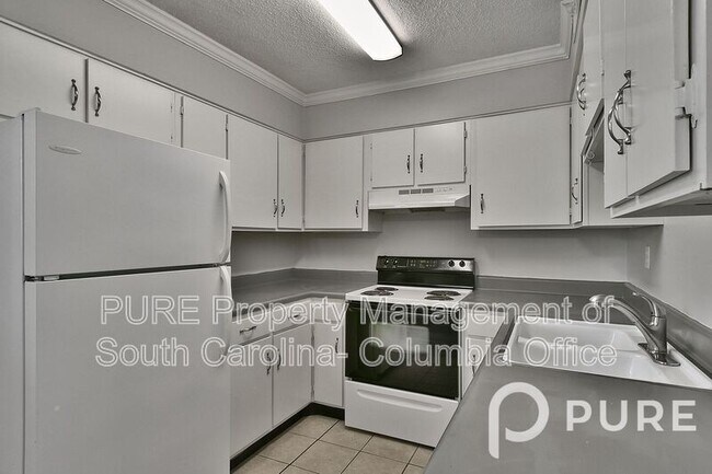 Building Photo - 601 Riverhill Cir
