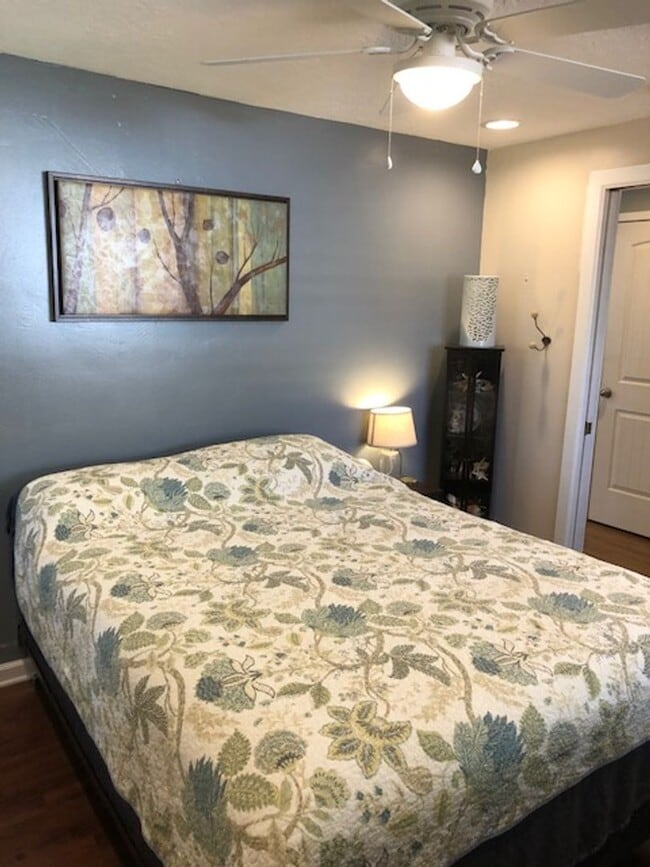Building Photo - Fully Furnished - Long Term - Adorable Cab...