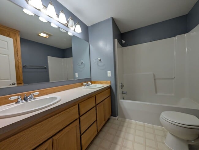 Building Photo - 2-Bedroom, 1.5-Bath Sunset Meadow Townhous...