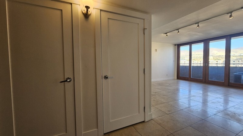 Building Photo - 230 E 300 S