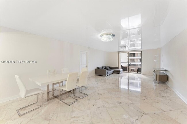 Building Photo - 2500 Parkview Dr