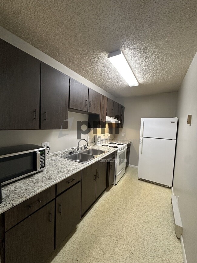 Building Photo - 24 W Buchanan Ave