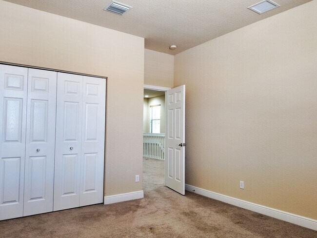 Building Photo - 3 Bedroom 2.5 Bath Single Family home in V...