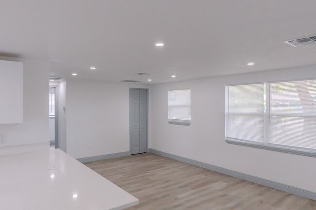 Building Photo - 217 Betty Ave