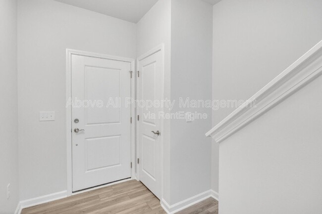 Building Photo - 840 McKenzie Pk Ter
