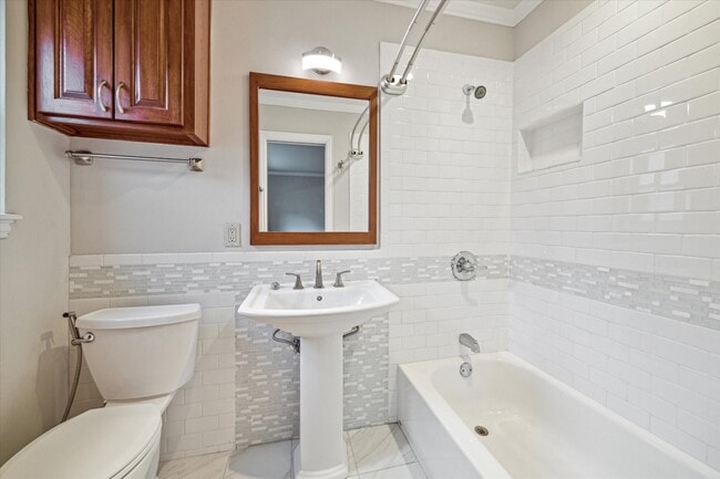 Building Photo - 611 Hawthorne St