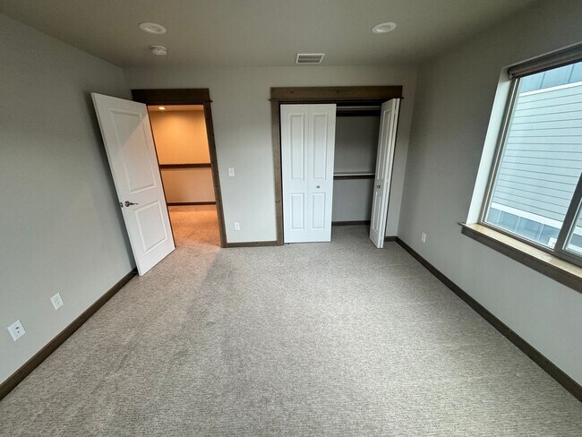 Building Photo - 1309 Fozzie Ln