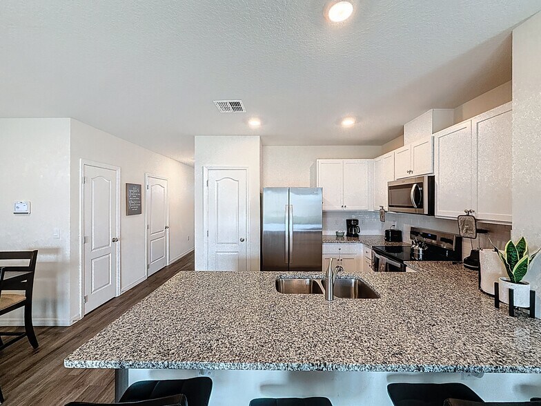 Building Photo - 1303 Tallowwood Ln