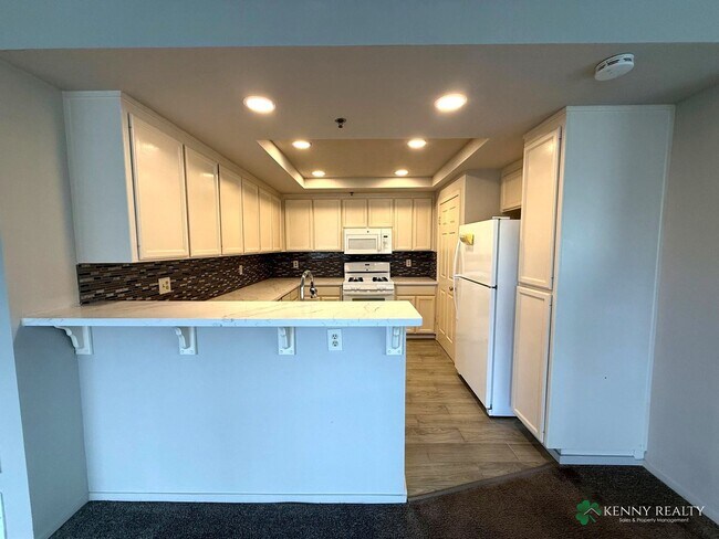 Building Photo - Remodeled 2-Bedroom Home with City Views in Daly City