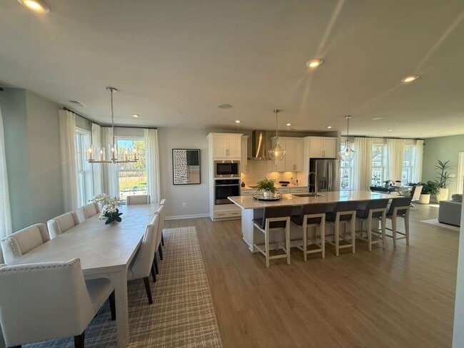 Building Photo - 809 Birchwood Hl Pl