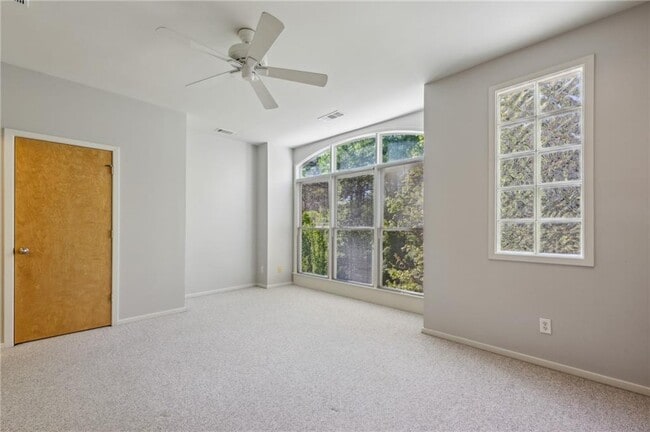 Building Photo - 1294 Fernwood Cir NE
