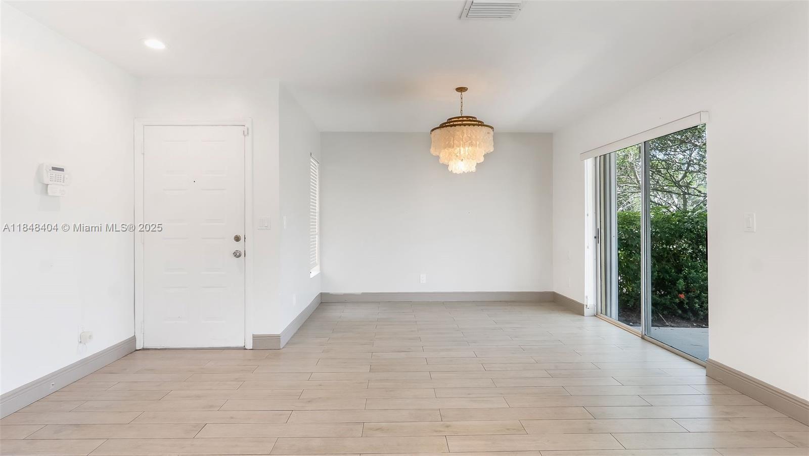 Building Photo - 909 Garnet Cir