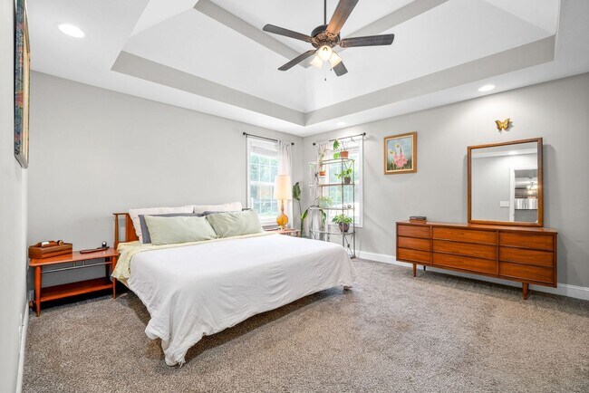 Building Photo - Fish, Swim or Canoe from your backyard! Beautiful 3 bed 2 bath with large Fenced in backyard!