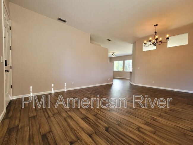 Building Photo - 1105 Brookline Cir