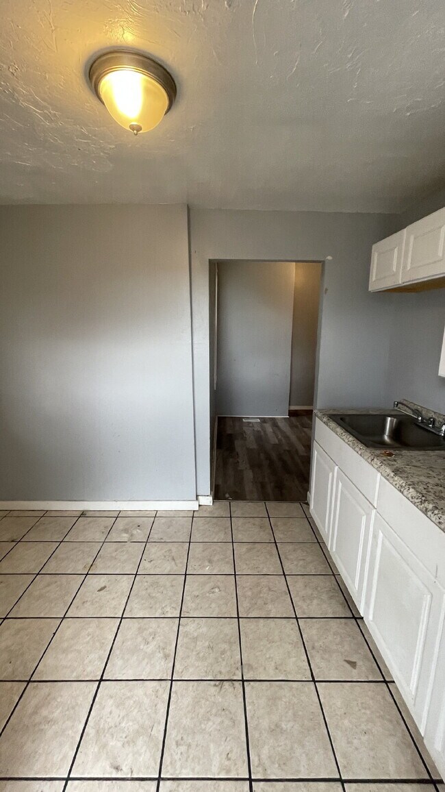 Building Photo - Cozy 1-Bedroom in Sharon – Walkable Location, Pets Welcome!