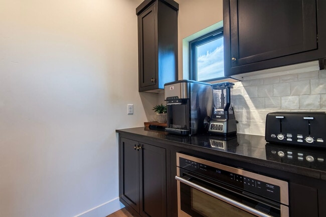 Building Photo - 1601 Jackrabbit Ln