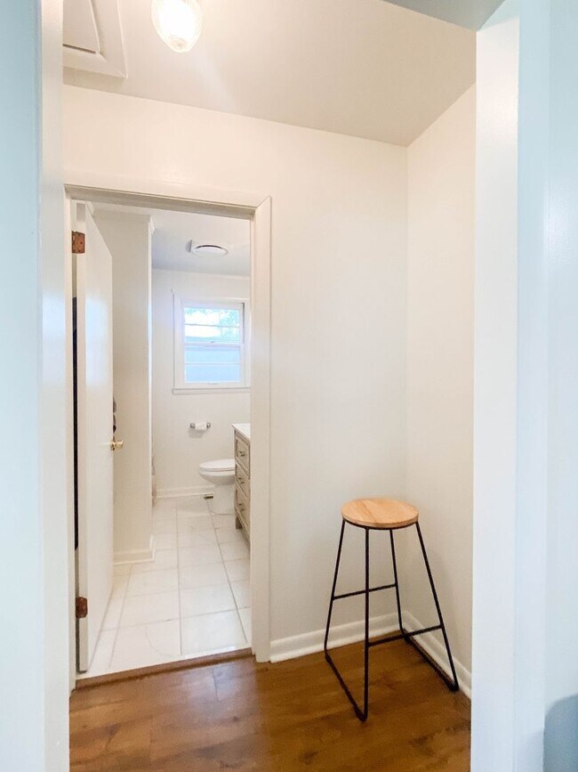 Building Photo - Beautiful 3 bedroom 2 bathroom brick home ...