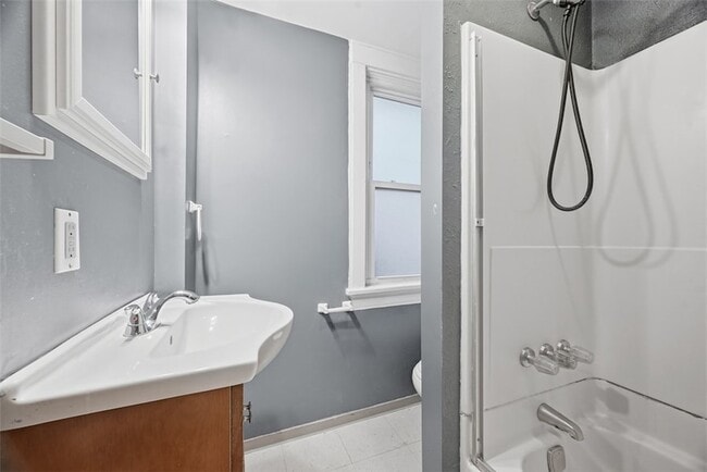 Building Photo - 436 44th St