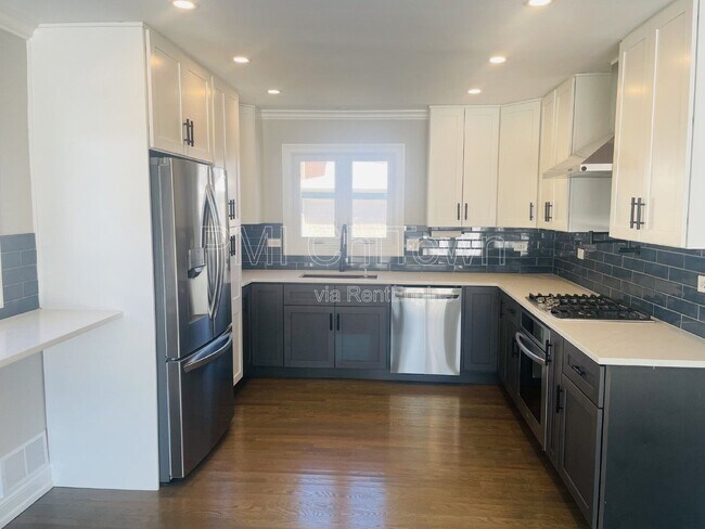 Building Photo - 413 N Forest Ave