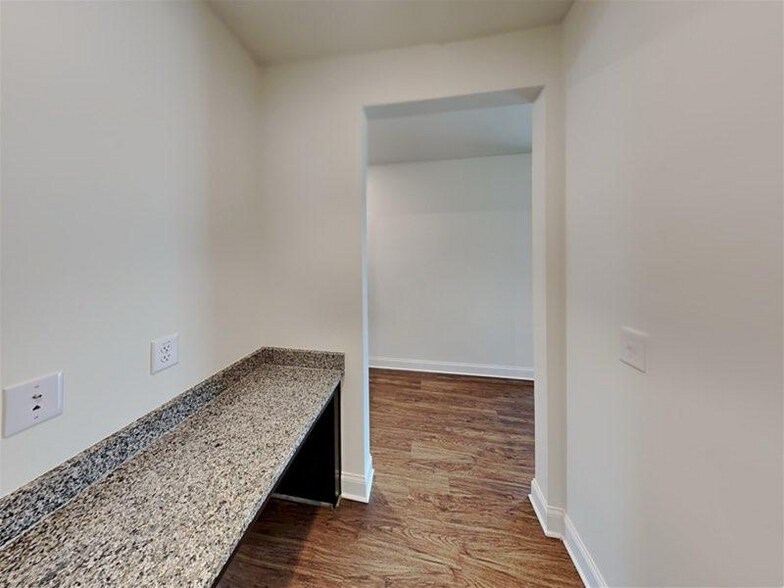 Building Photo - 6230 Bridlewood Ln
