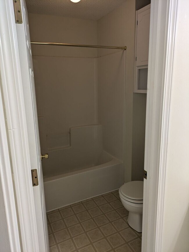 Building Photo - 178 Woodmere Dr