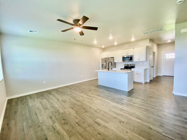 Building Photo - 4923 Spring Ridge Rd