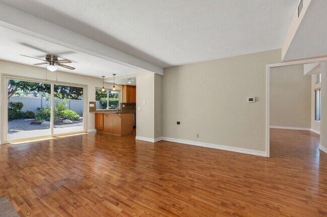 Building Photo - Spacious Home w/ Loft in Village Park!