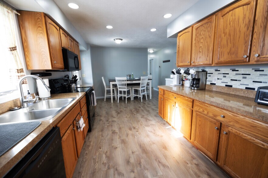 Building Photo - 6470 W Smith Rd