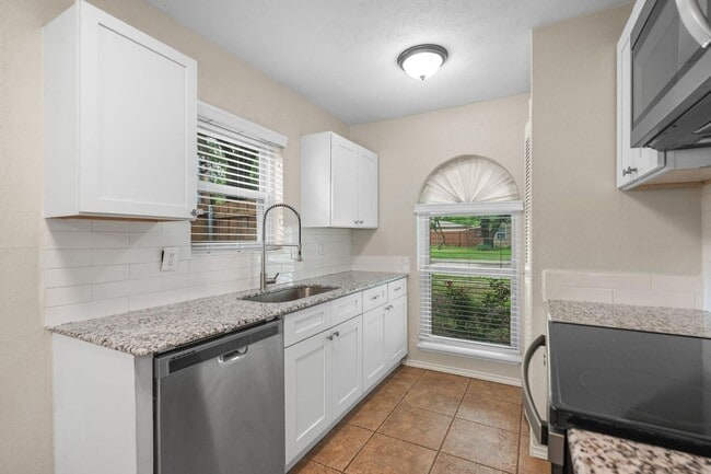 Building Photo - 5061 Amhurst Ln