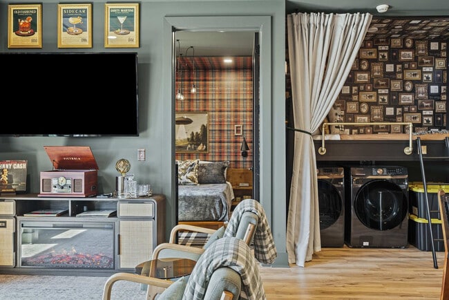 Building Photo - 245 Hermitage Ave