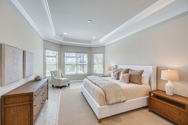 Building Photo - 15140 Pescara St