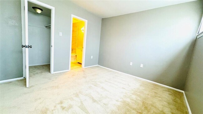 Building Photo - 4016 Woodfern Dr