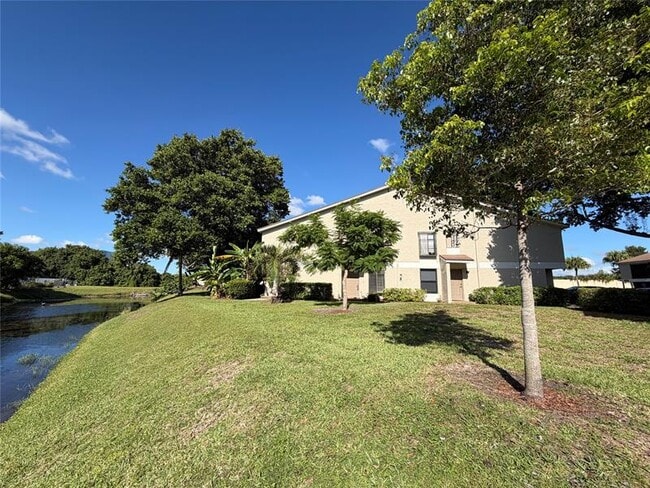 Building Photo - 709 Gardens Dr